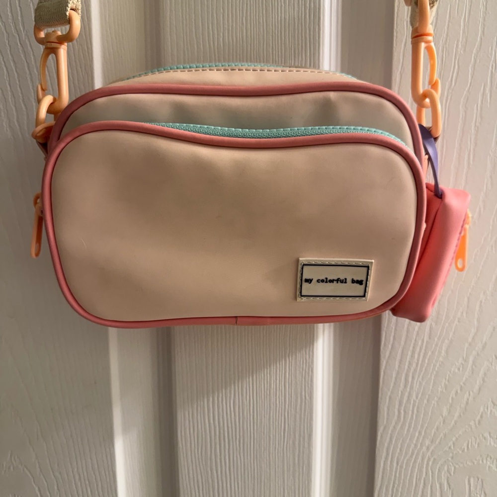 Zara Kids color-changing crossbody bag with a removable and adjustable strap - Picture 4 of 10